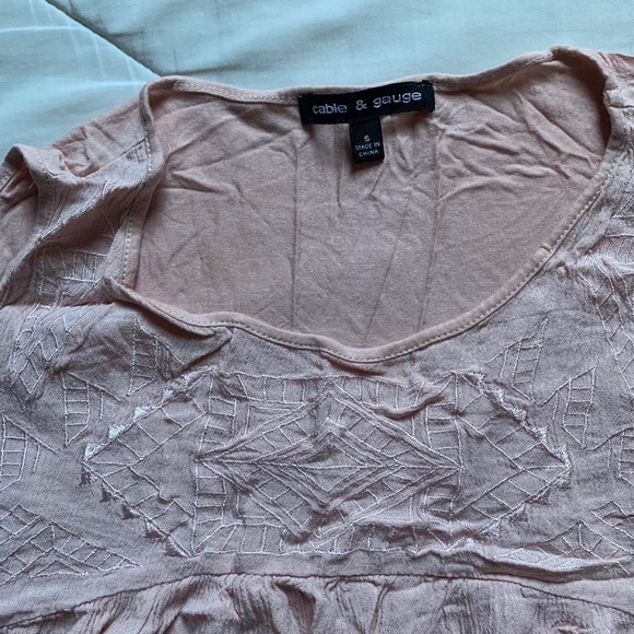 Cable & Gauge women's blush pink tank top with embroidered detail, size small - Picture 3 of 4